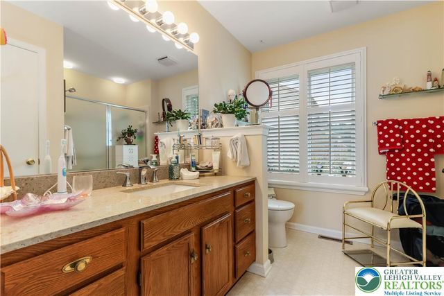 3244 Oakland Square Drive, Bethlehem Twp, PA 18020