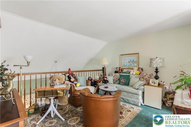 3244 Oakland Square Drive, Bethlehem Twp, PA 18020