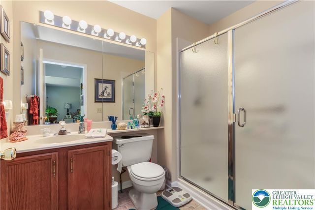 3244 Oakland Square Drive, Bethlehem Twp, PA 18020