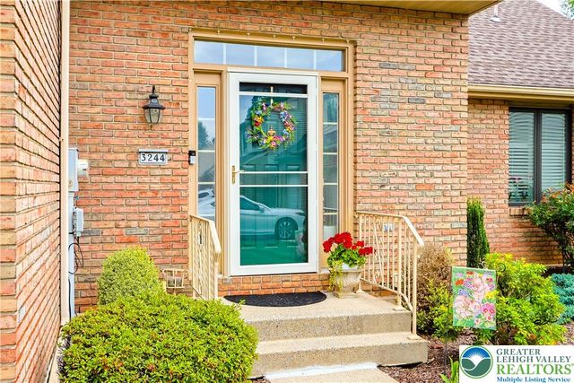3244 Oakland Square Drive, Bethlehem Twp, PA 18020