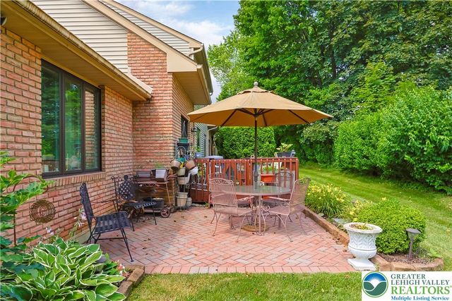 3244 Oakland Square Drive, Bethlehem Twp, PA 18020