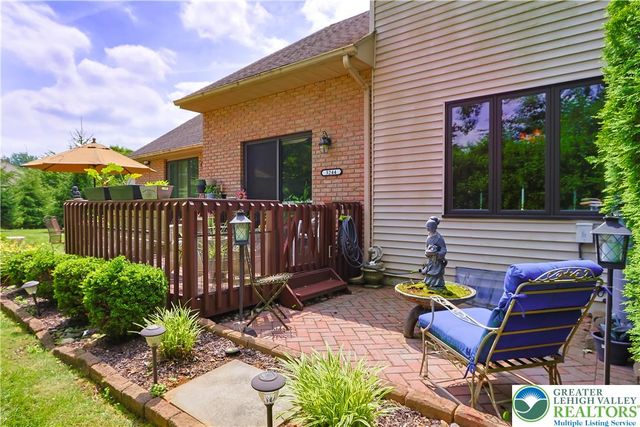 3244 Oakland Square Drive, Bethlehem Twp, PA 18020