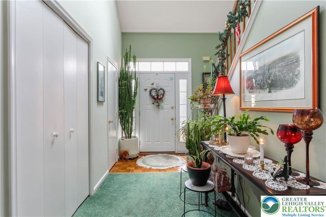 3244 Oakland Square Drive, Bethlehem Twp, PA 18020