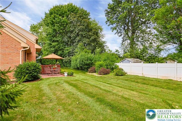 3244 Oakland Square Drive, Bethlehem Twp, PA 18020