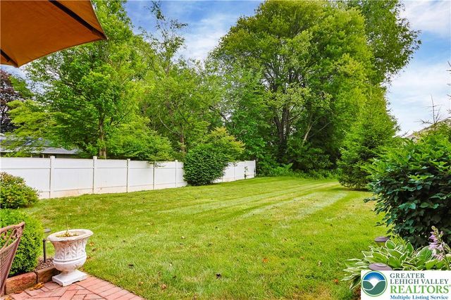 3244 Oakland Square Drive, Bethlehem Twp, PA 18020