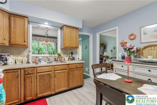 3244 Oakland Square Drive, Bethlehem Twp, PA 18020