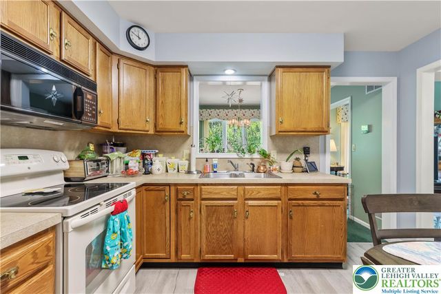 3244 Oakland Square Drive, Bethlehem Twp, PA 18020