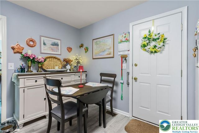 3244 Oakland Square Drive, Bethlehem Twp, PA 18020