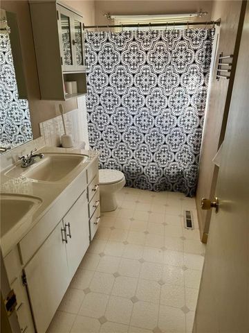4024 Surrey Lane, Independence, MO 64055