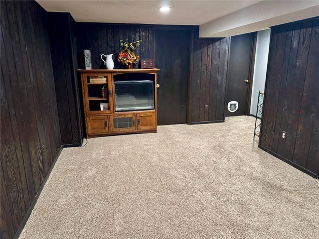 4024 Surrey Lane, Independence, MO 64055
