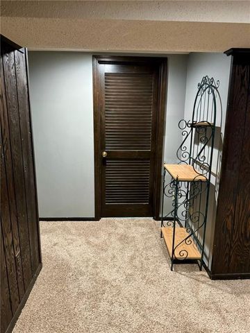 4024 Surrey Lane, Independence, MO 64055