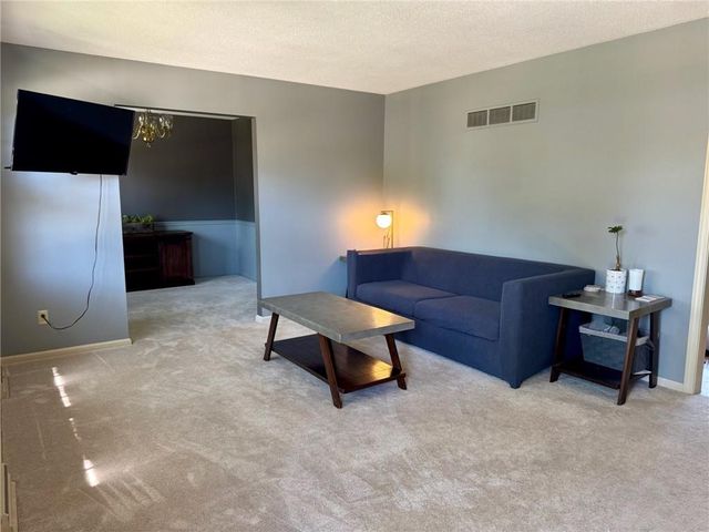 4024 Surrey Lane, Independence, MO 64055