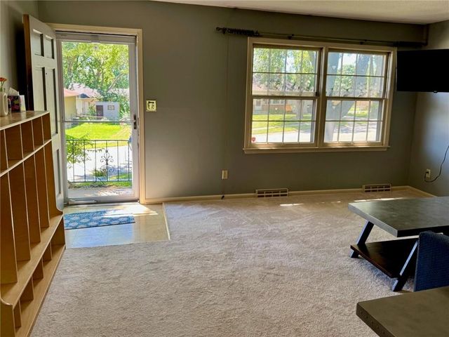 4024 Surrey Lane, Independence, MO 64055