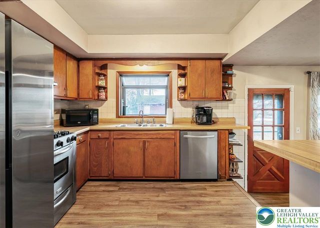 159 Summit Avenue, Coolbaugh Twp, PA 18346