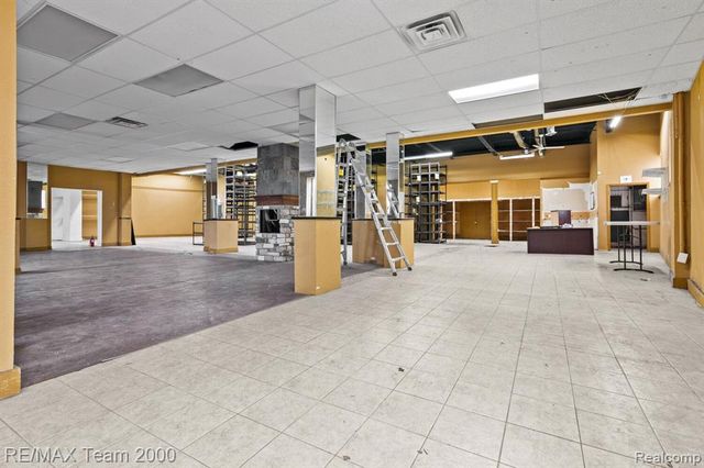 26110 Michigan Avenue, Inkster, MI 48141