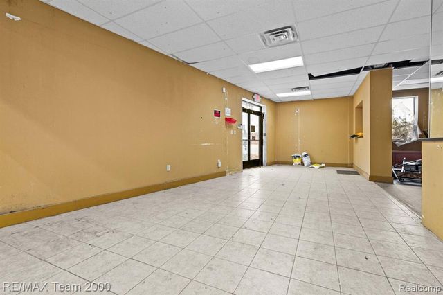 26110 Michigan Avenue, Inkster, MI 48141