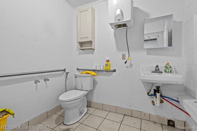 26110 Michigan Avenue, Inkster, MI 48141