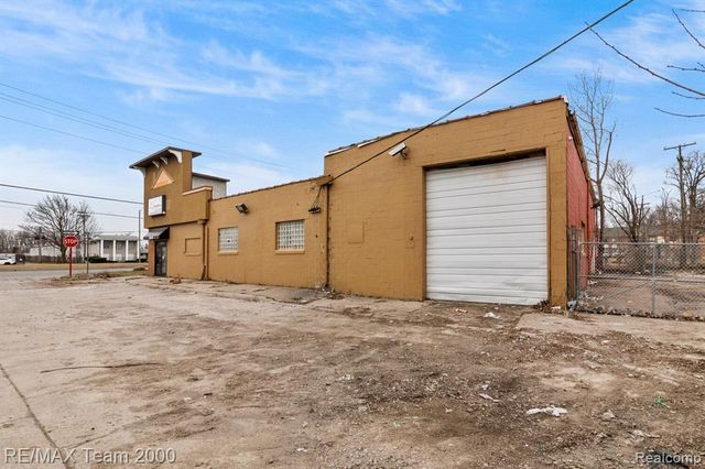 26110 Michigan Avenue, Inkster, MI 48141