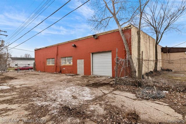 26110 Michigan Avenue, Inkster, MI 48141