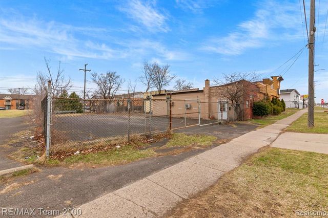 26110 Michigan Avenue, Inkster, MI 48141