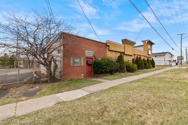 26110 Michigan Avenue, Inkster, MI 48141