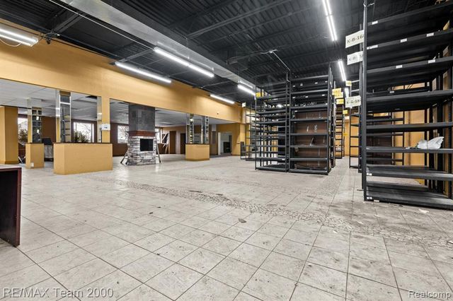 26110 Michigan Avenue, Inkster, MI 48141