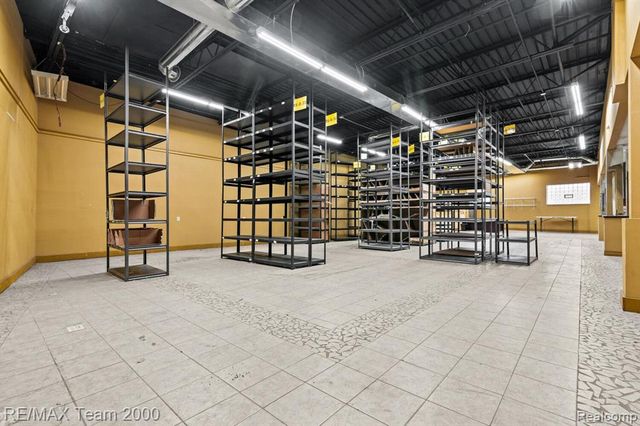 26110 Michigan Avenue, Inkster, MI 48141