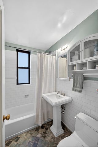 210 W 103rd St Apt 5B, New York City, NY 10025