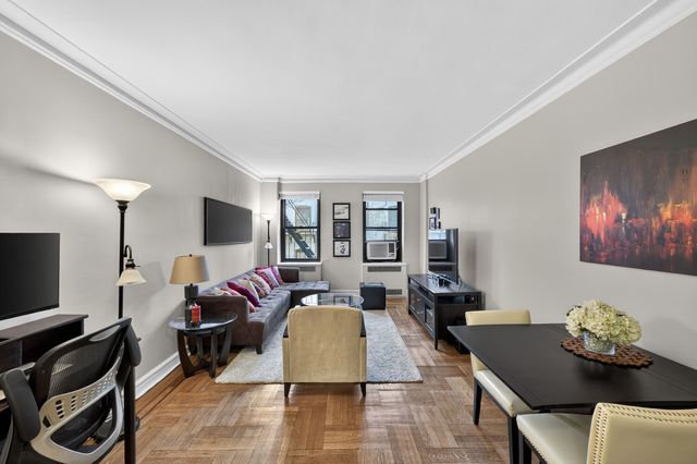 210 W 103rd St Apt 5B, New York City, NY 10025