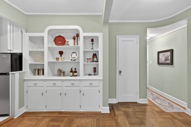 210 W 103rd St Apt 5B, New York City, NY 10025