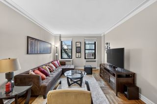 210 W 103rd St Apt 5B, New York City, NY 10025