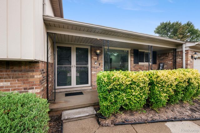 38684 Meadowlawn Street, Wayne, MI 48184