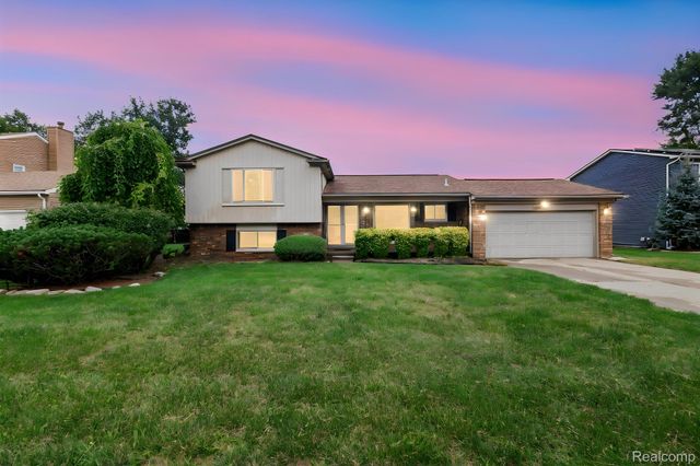 38684 Meadowlawn Street, Wayne, MI 48184