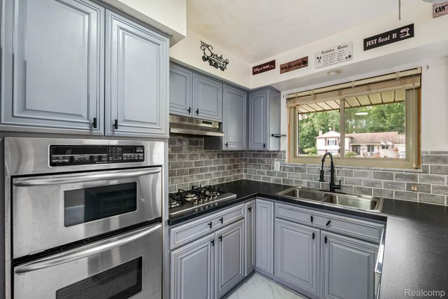 38684 Meadowlawn Street, Wayne, MI 48184