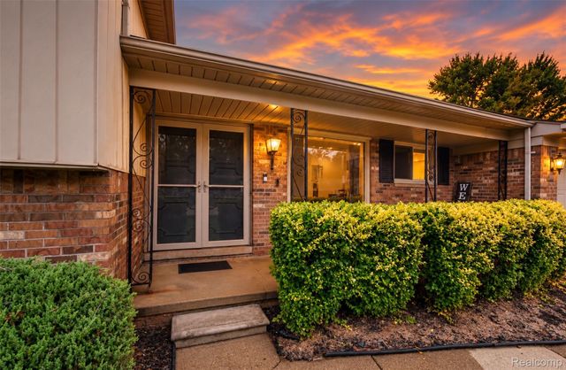 38684 Meadowlawn Street, Wayne, MI 48184