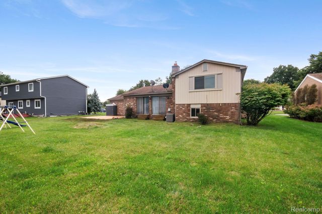 38684 Meadowlawn Street, Wayne, MI 48184