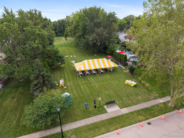 38684 Meadowlawn Street, Wayne, MI 48184