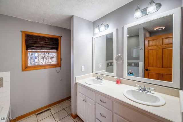 195 N Bruce Street, Little Hocking, OH 45742