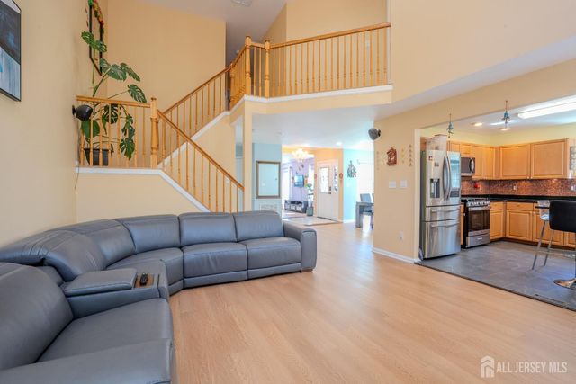 16 Hawthorne Road, North Brunswick, NJ 08902