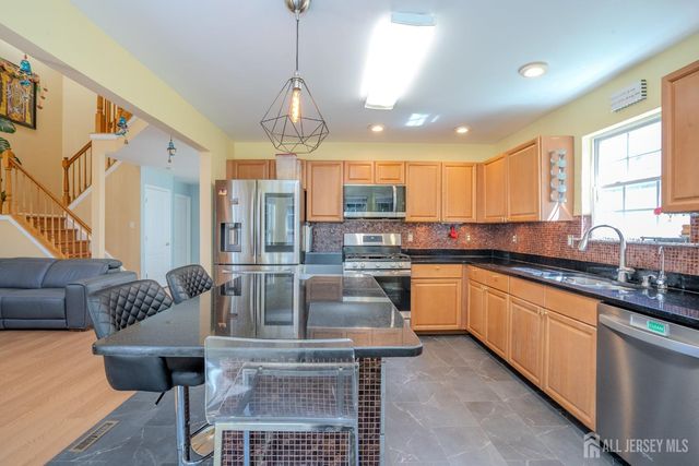 16 Hawthorne Road, North Brunswick, NJ 08902