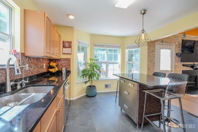 16 Hawthorne Road, North Brunswick, NJ 08902