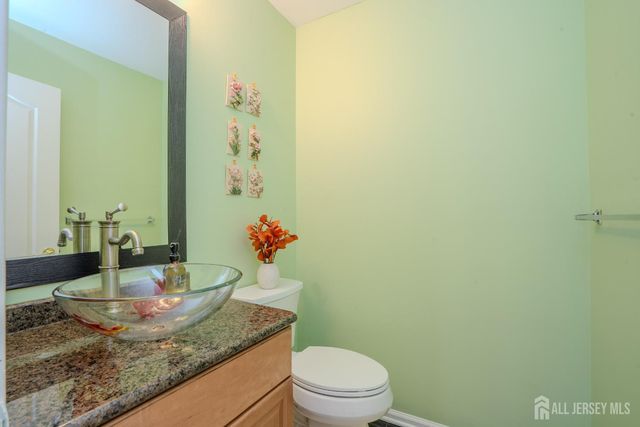 16 Hawthorne Road, North Brunswick, NJ 08902
