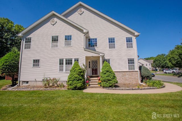 16 Hawthorne Road, North Brunswick, NJ 08902
