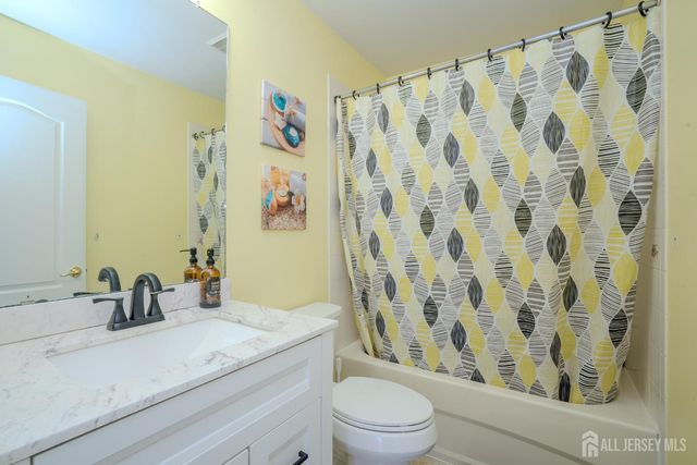 16 Hawthorne Road, North Brunswick, NJ 08902
