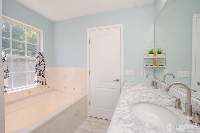 16 Hawthorne Road, North Brunswick, NJ 08902