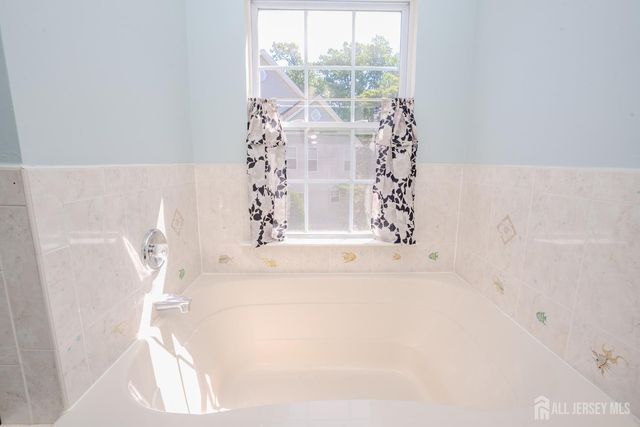 16 Hawthorne Road, North Brunswick, NJ 08902