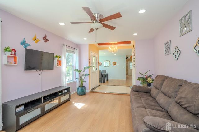 16 Hawthorne Road, North Brunswick, NJ 08902