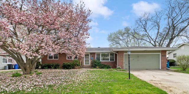 407 E Elizabeth Drive, Crown Point, IN 46307
