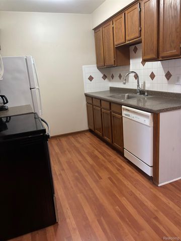 43256 Mound Road, Sterling Heights, MI 48314