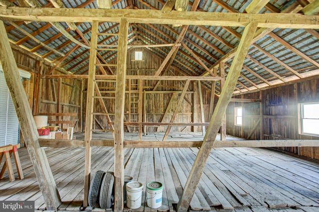 120 N WINDING RD, Wellsville, PA 17365